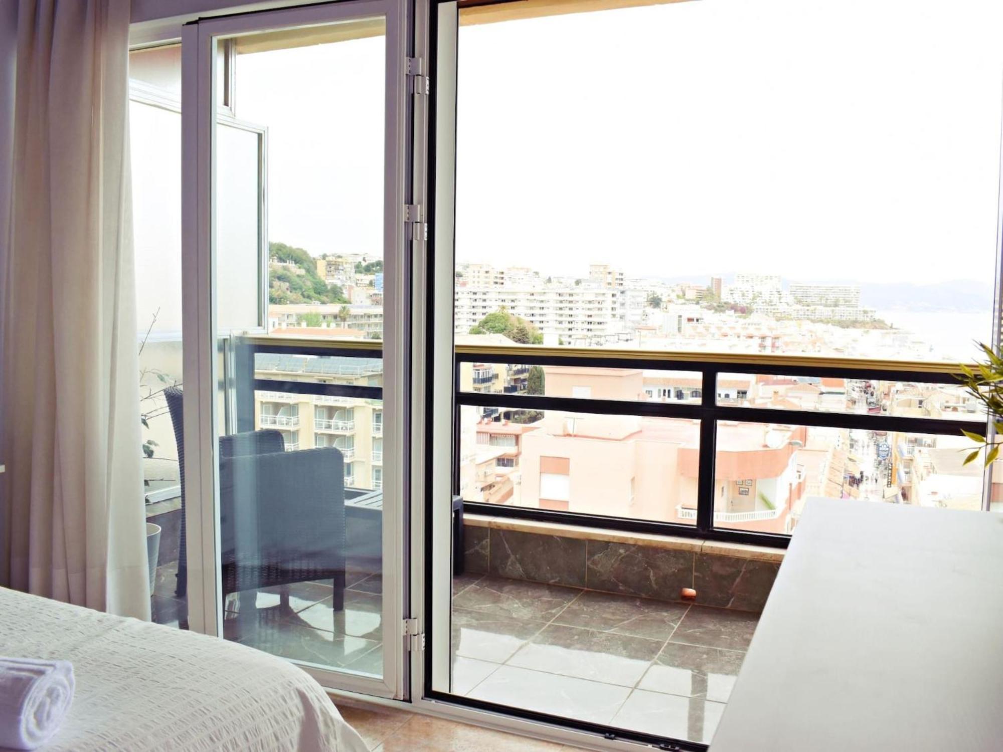 Luminoso apartamento de 3 dormitorios a pie de playa en Torremolinos Exterior foto